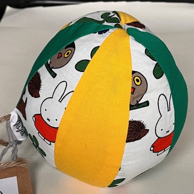 Foto 2 bij artikel "Baby speelbal 'Nijntje'".